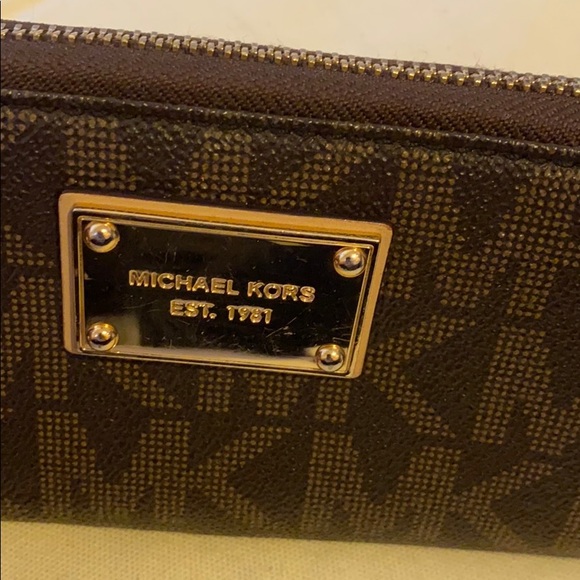 Michael Kors wallet - Picture 2 of 3